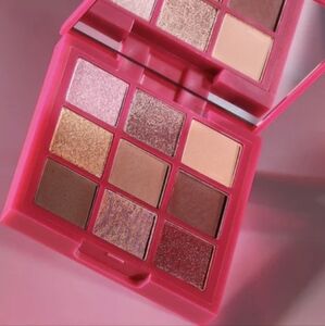 Ciate London Cranberry 9 Piece Eyeshadow Palette 0.38 Oz